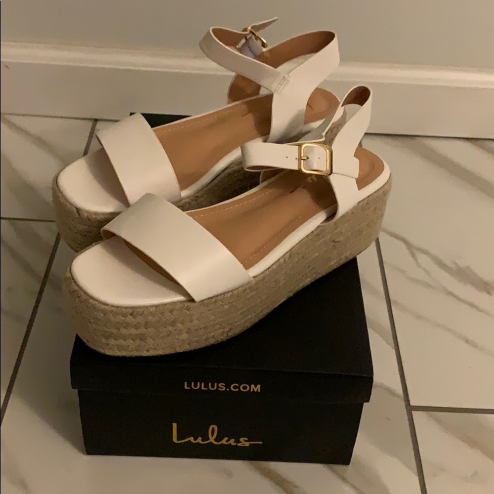 ✨BRAND NEW ✨ PLATFORM SANDAL